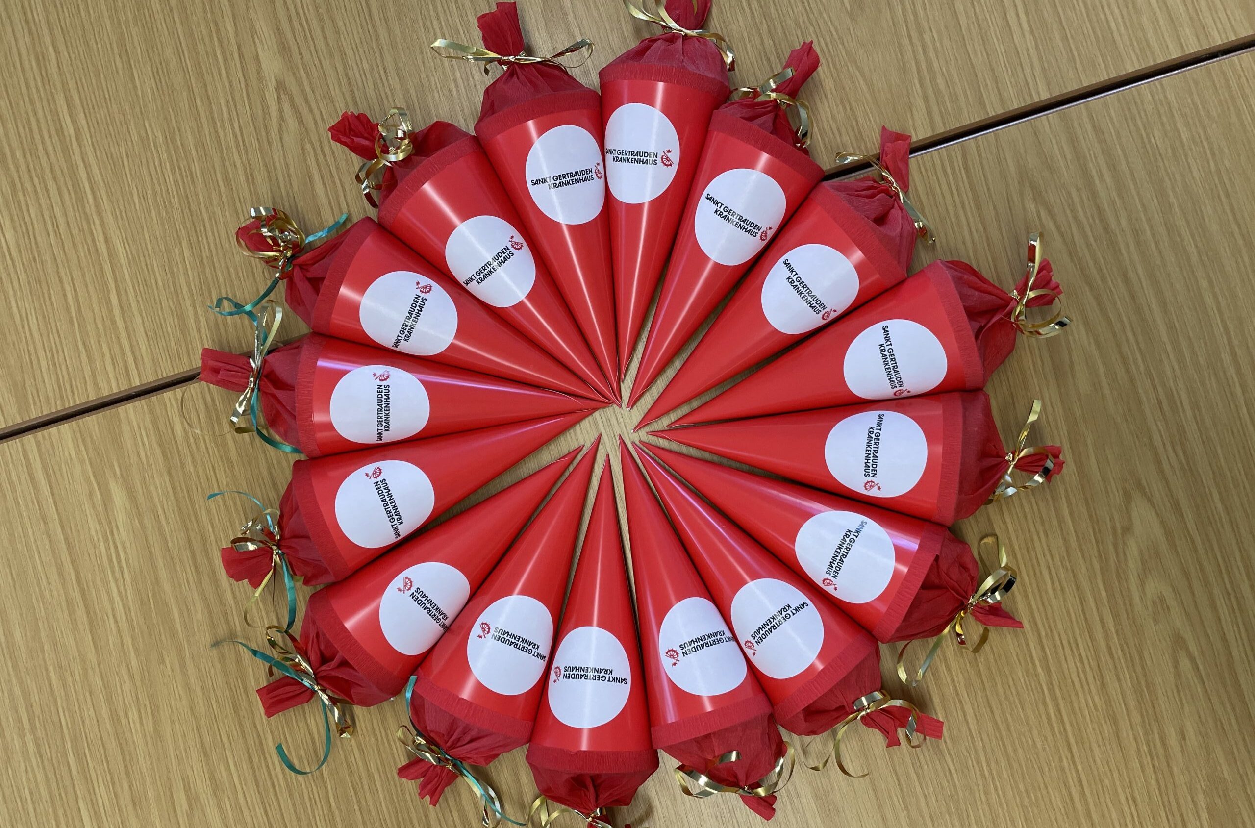 21 neue Auszubildende erhalten Schultüte