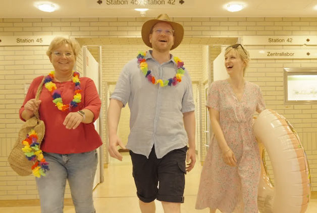 Poolbekanntschaft: Eine Kennlernparty für Bewerber:innen in der Pflege