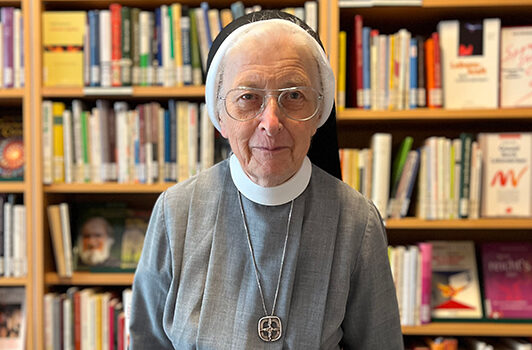 Ordensschwester M. Bernarda CSC verlässt nach 61 Jahren das Sankt Gertrauden-Krankenhaus